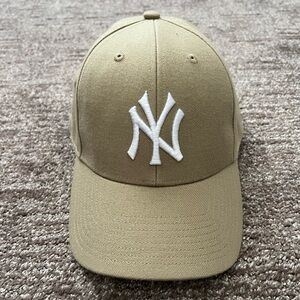 Tan New York Yankees Velcro adjustable hat.